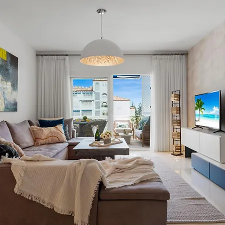 Moderno Y Luminoso En Gaviotas- Puerto Banus Marbella